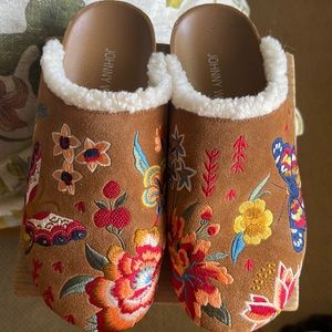 NEW Johnny Was clogs.